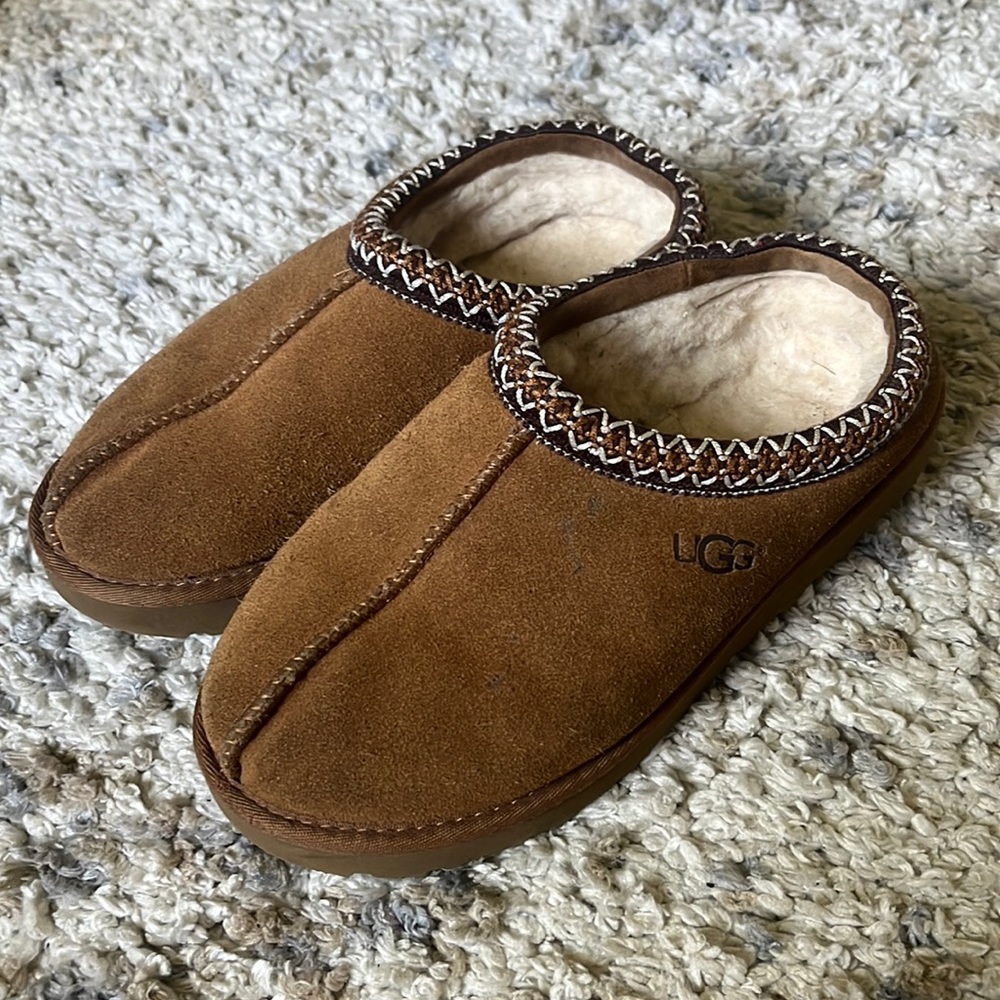 Ugg Slippers in Chestnut